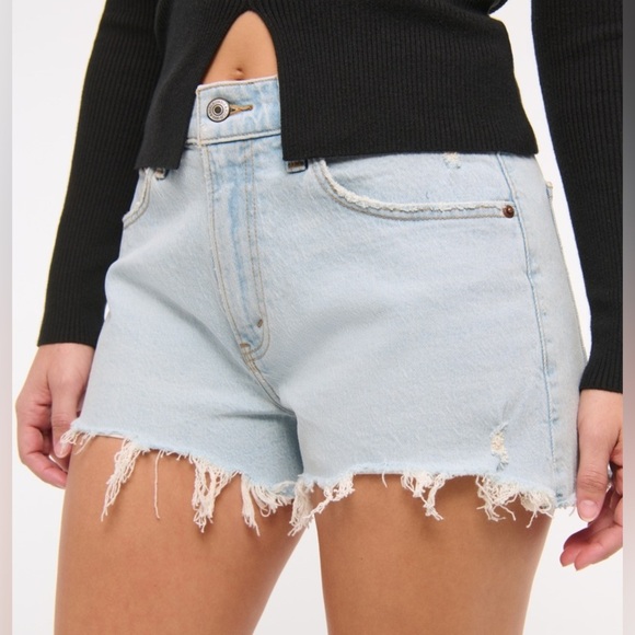 Abercrombie & Fitch Curve Love The Mom Shorts High Rise Light Wash Denim Size 30 - Picture 2 of 11